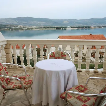 Nena Trogir