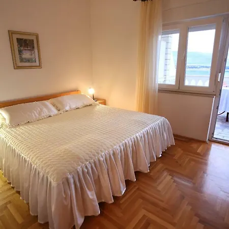 Nena Trogir